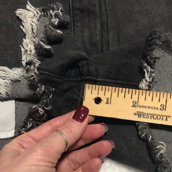 Sneak Peek Black Denim Jean High Rise Shorts Destroyed Front Pockets Size Large - Picture 12 of 12